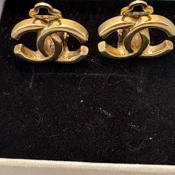 Original Chanel CC logo clip on gold plated Earrings - Picture 11 of 12